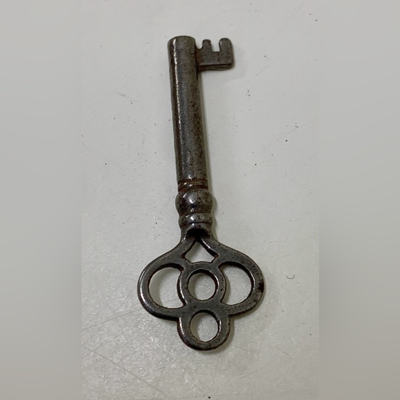Early 20th Century Antique Hollow Barrel Skeleton Key - Picture 4 of 9